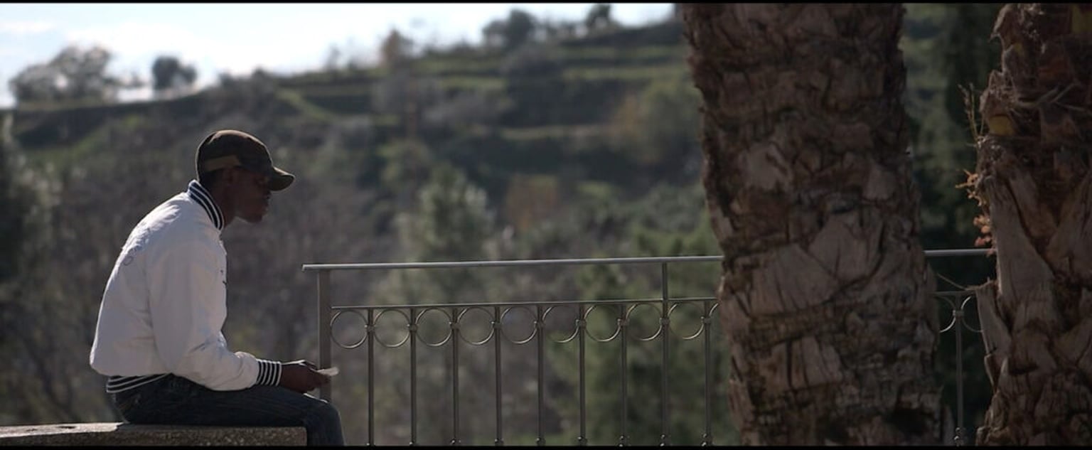 🎬 CINÉ-DÉBAT – Un paese di resistenza