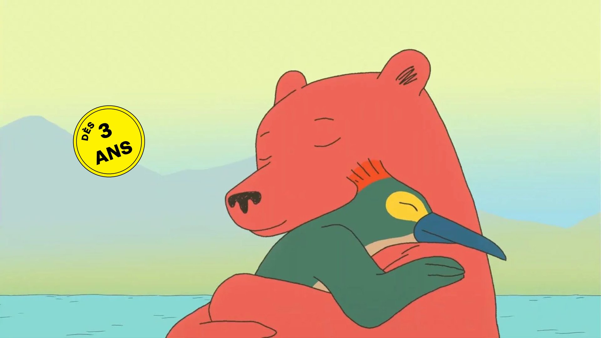 Un ours enlace un oiseau