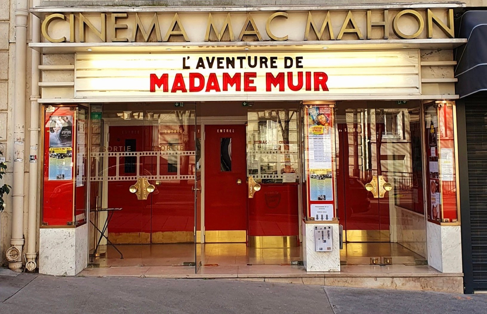 Façade cinéma Mac Mahon