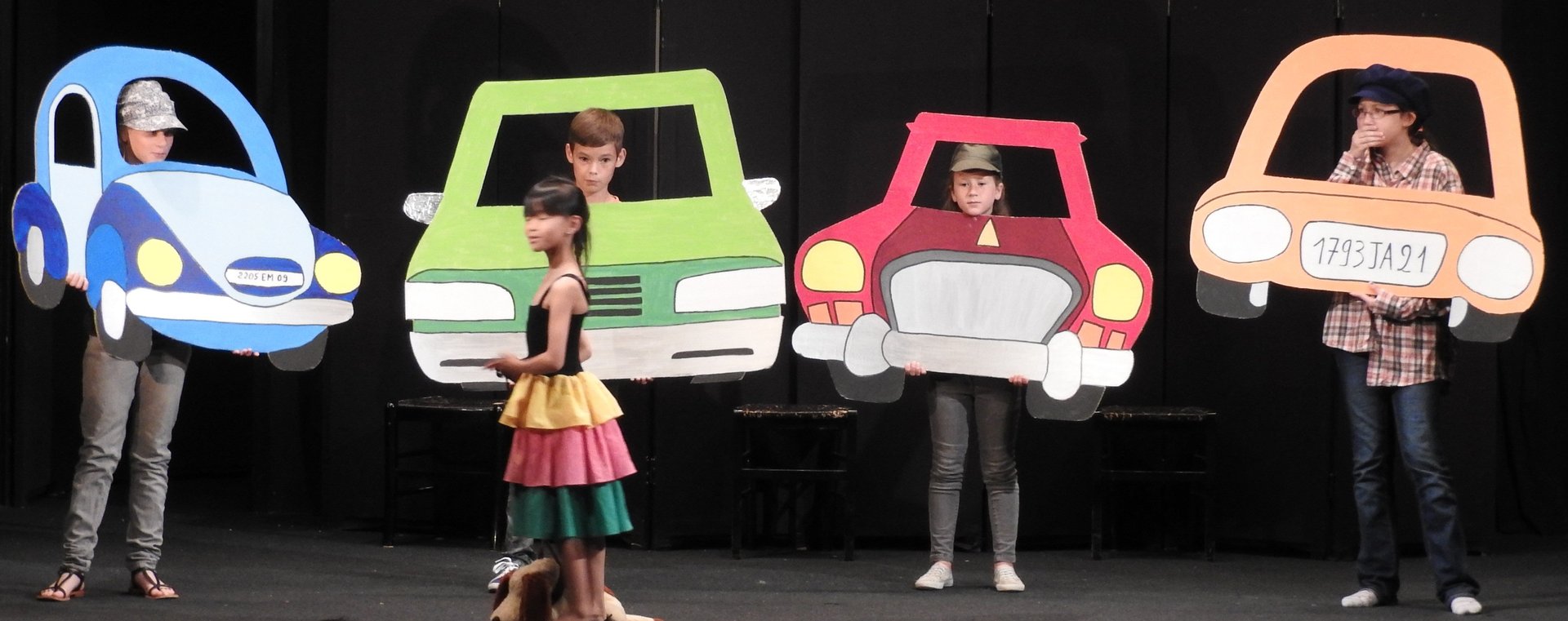Troupe des jeunes de Présence en représentation de leur spectacle annuel