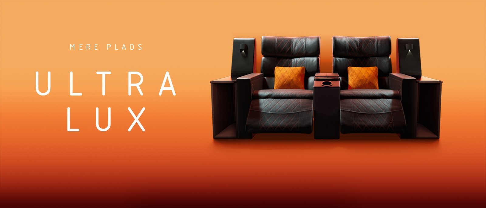 Et elegant, mørkt slidebillede med teksterne "MERE PLADS", "ULTRA" og "LUX" i et moderne typografi mod en mørk baggrund.