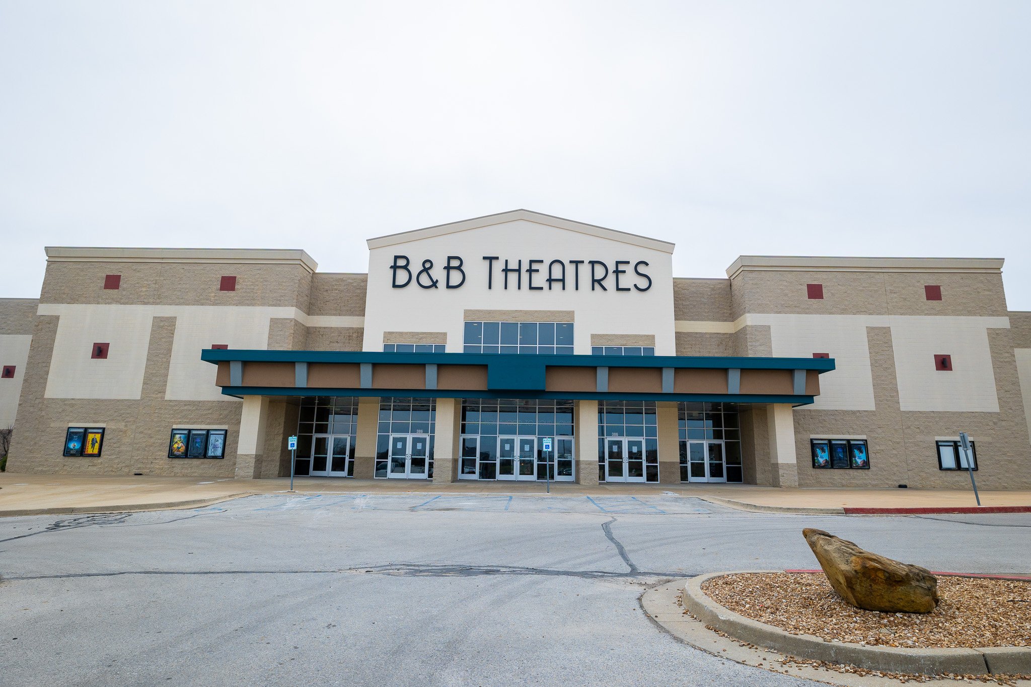 exterior of front of building showing B&B THEATRES sign