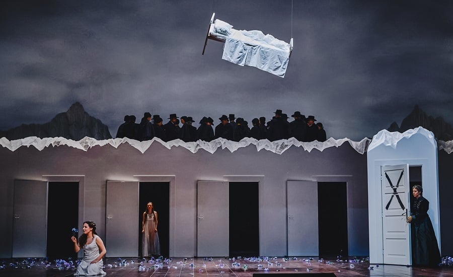 Met Opera 2025-26: La Sonnambula