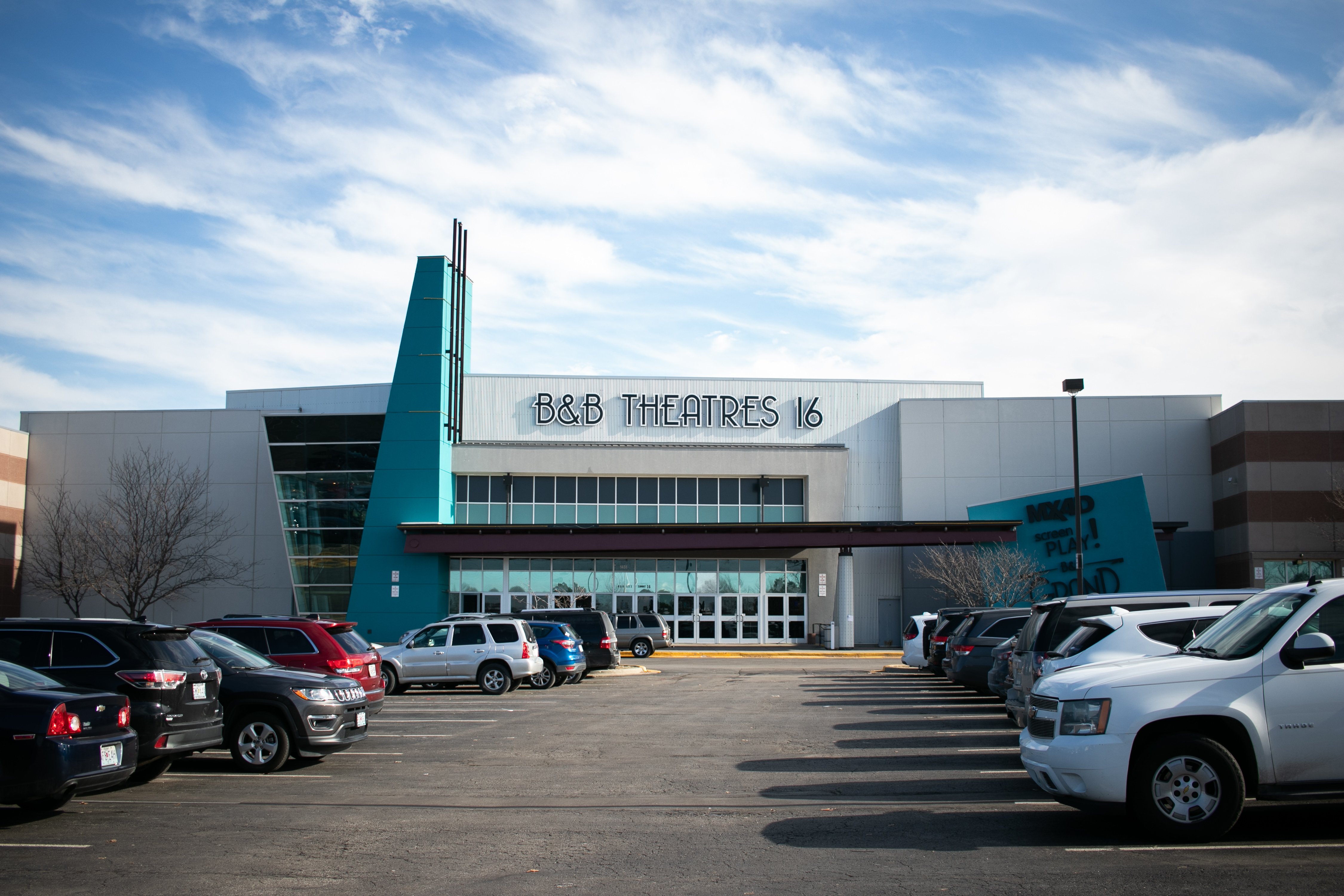 exterior of building showing large wording: B&B THEATRES 16