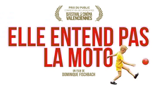 Elle entend pas la moto